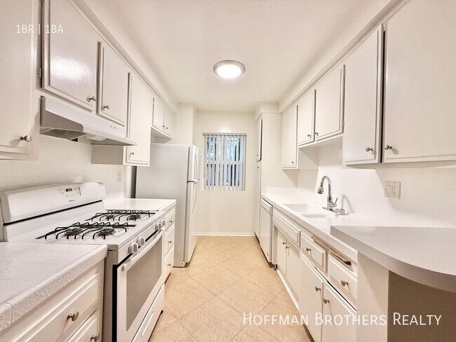 Building Photo - 1432 N Fairfax Ave