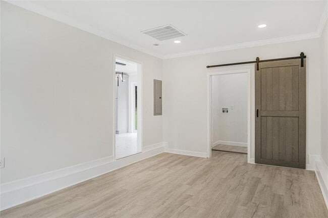 Building Photo - 6073 Fieldcrest Dr