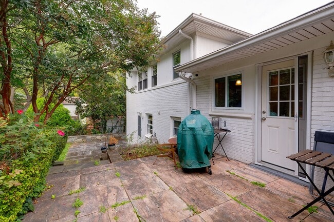 Building Photo - Furnished, Detached Home in Bethesda Alta ...