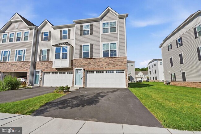 Building Photo - 30 Dolcie Ln