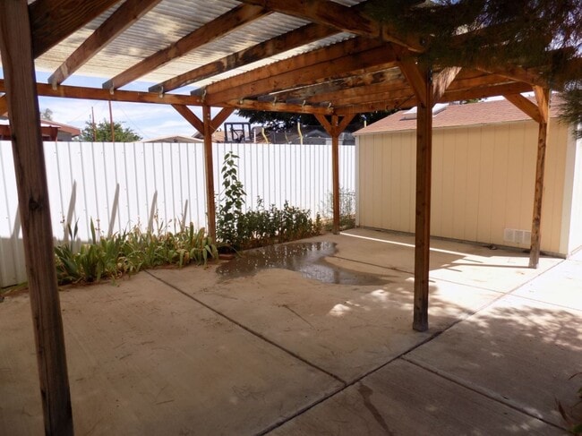 Building Photo - 502 Laura Ct