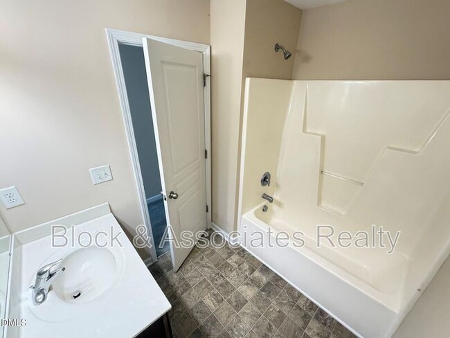 Building Photo - 705 Keystone Park Dr