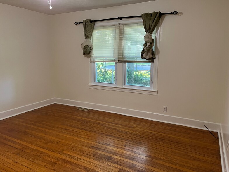 Bedroom - 255 Clover Ave
