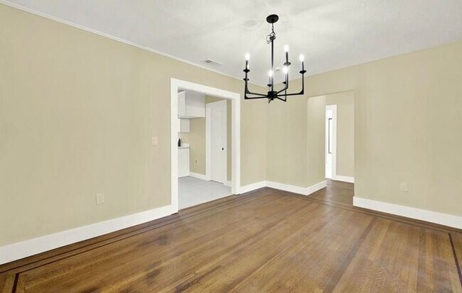 Building Photo - Beautifully Updated 3 Bed 2 Bath House in ...
