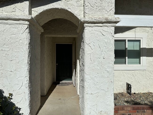 Building Photo - Mature dog considered. Nice home, convenient location off Placer & Wisconsin, Rdg.