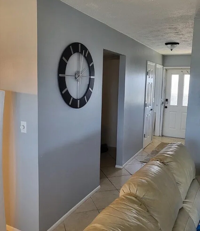 Building Photo - 4520 SE 6th Pl