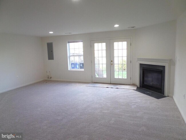 Building Photo - 836 Linfield Terrace NE