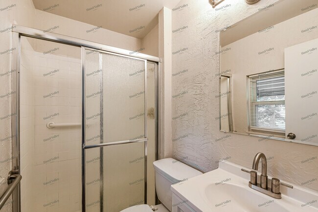 Building Photo - 1590 Bay Meadows Dr