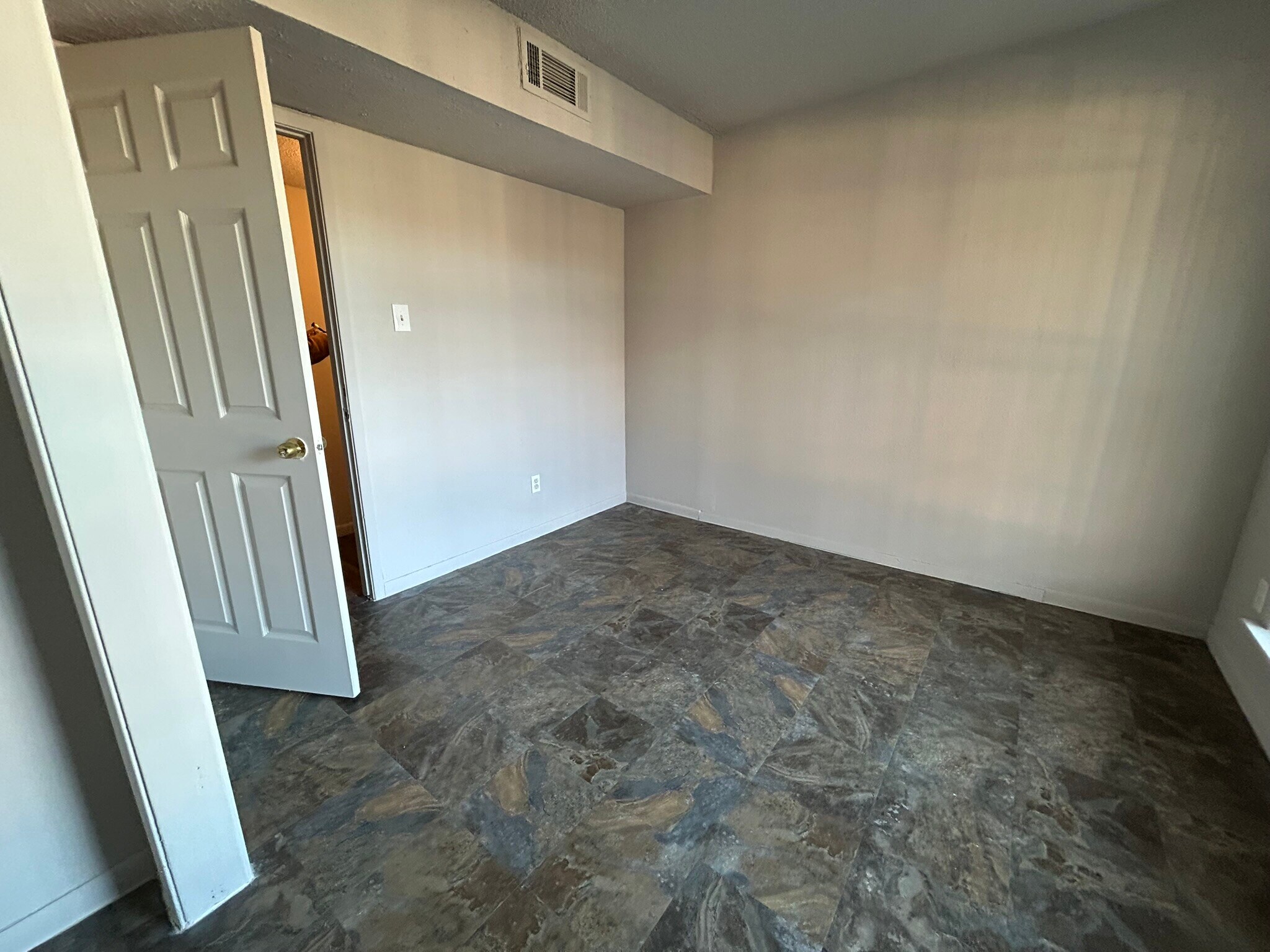 Building Photo - 10001 Westpark Dr