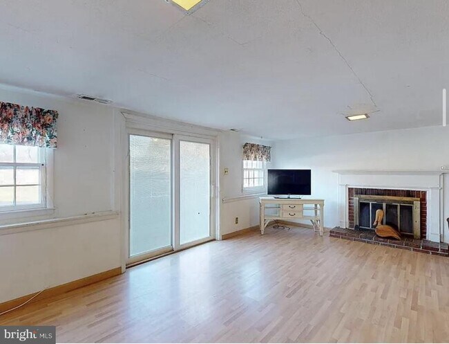 Building Photo - 213 Wayne Dr