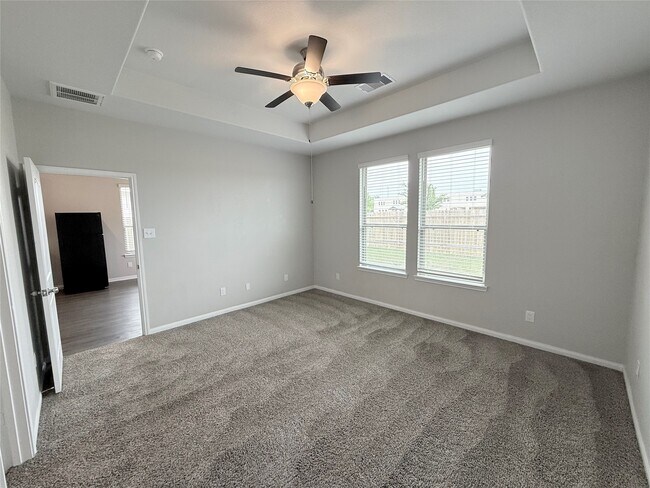 Building Photo - 14501 Sugar Pines Dr