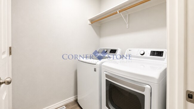 Building Photo - Beautiful 3-Bedroom Home with Open Floor Plan & Backyard Retreat!