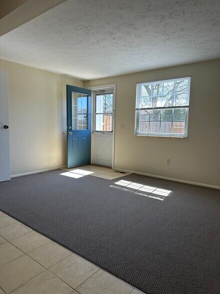 Building Photo - 6005 Black Oak Dr