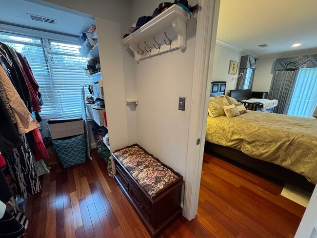 Building Photo - Fantastic 5 Bed 5.5 Bath Single Family Hom...