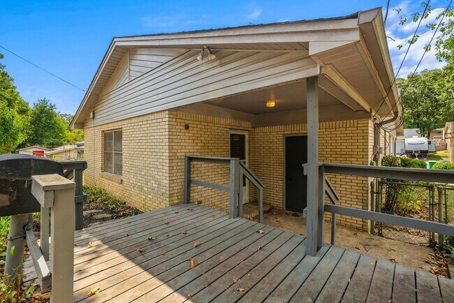 Building Photo - 6412 Chippewa Dr