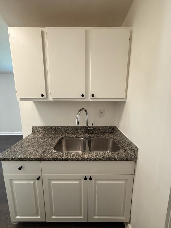 Building Photo - 1865 29th Ave N