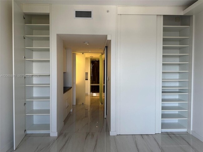 Building Photo - 251 Crandon Blvd