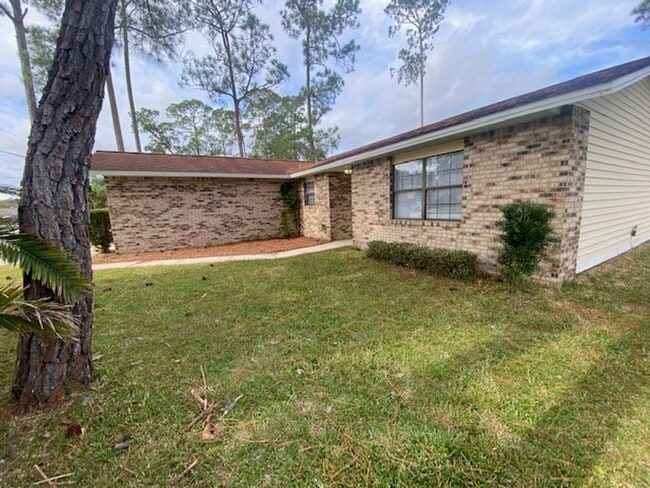 Building Photo - Charming 2-Bedroom, 2-Bath Single Family Home with 1 Car Garage- Fully Renovated House