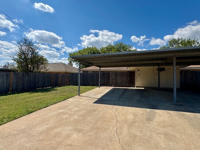 Building Photo - Duplex