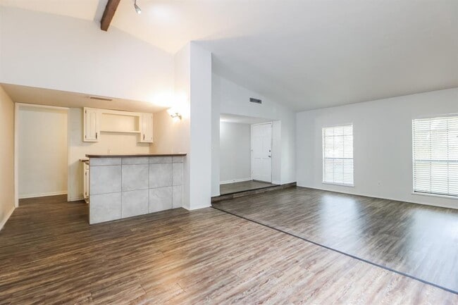 Building Photo - 3811 Broken Elm Dr