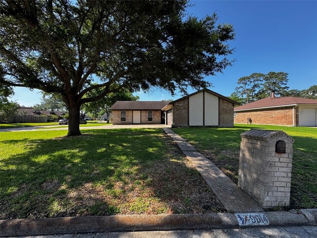 Building Photo - 9914 El Chaco Dr