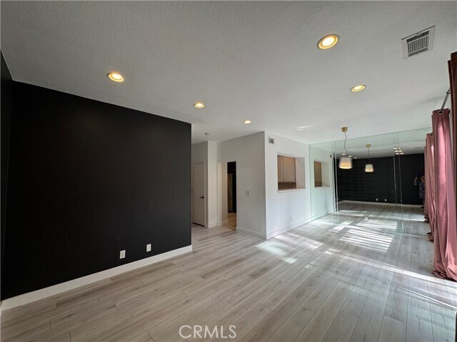 Building Photo - 5 Meadowbrook