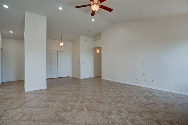 Building Photo - Large 4 bed, 3 bath home in Prescott for R...