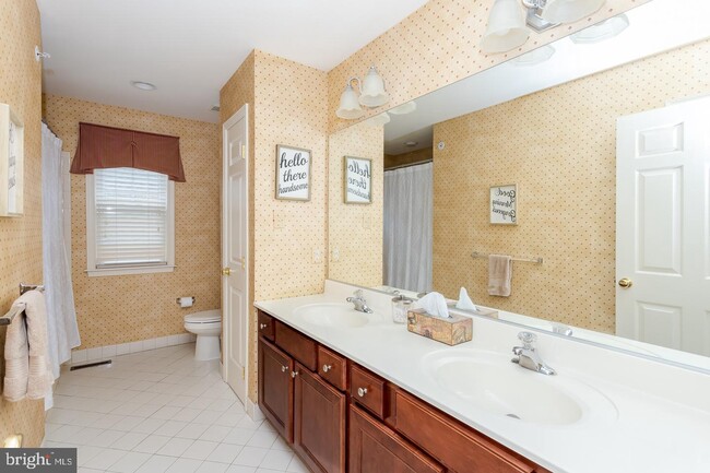 Building Photo - 102 Potters Pond Dr