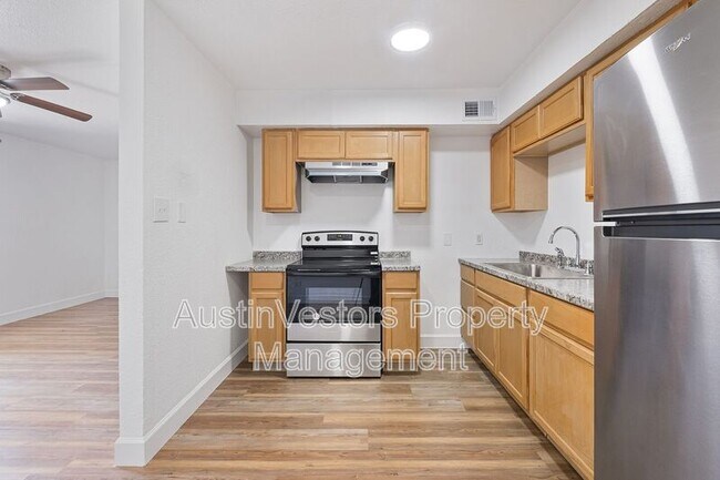 Building Photo - 2217 Mission Hill Dr