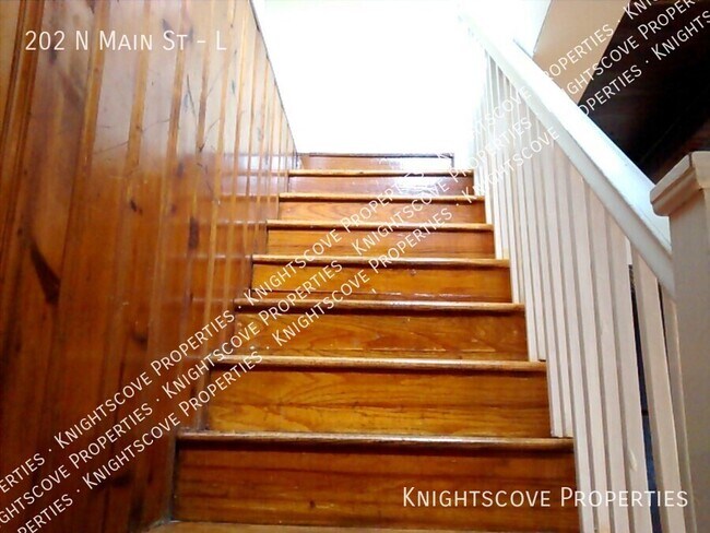 Building Photo - 202 N Main St