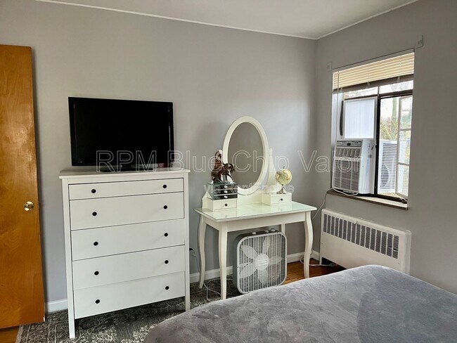 Building Photo - 3522 Pembroke Ave