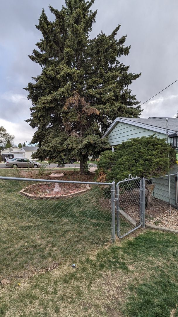 Building Photo - BEAUTIFUL MODERN 3 BED/2 BATH RANCHER IN E...