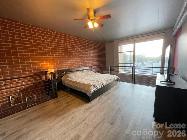 Building Photo - 710 W Trade St