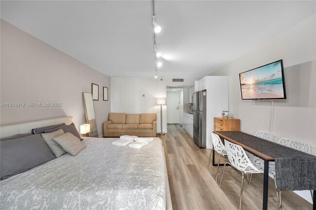 Building Photo - 19201 Collins Ave