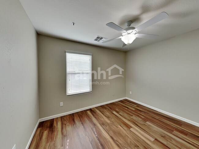 Building Photo - 20759 W Maiden Ln