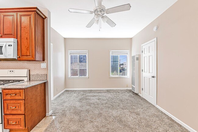Interior Photo - 1324 Peterson Avenue