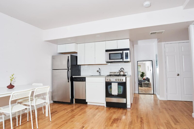 Building Photo - 301-309 4th Ave