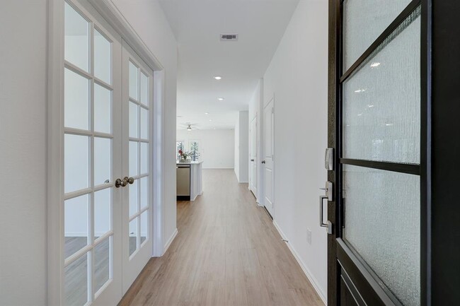 Building Photo - 10935 Water Hyssop Ln