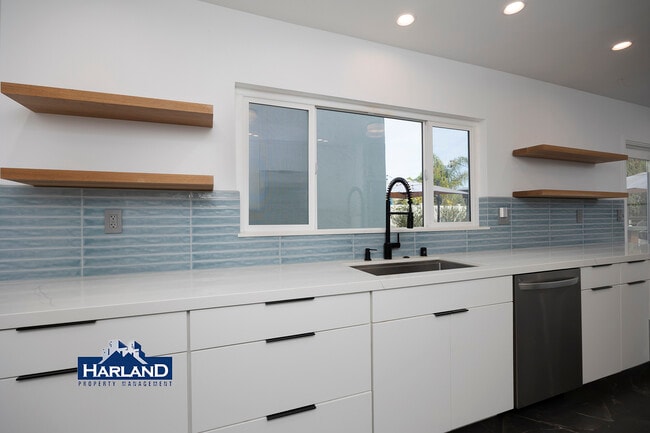 Building Photo - 4494 Benhurst Ave