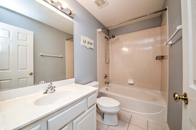 Building Photo - 5565 Cambridge Way
