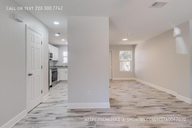 Building Photo - 233 Milray Ln