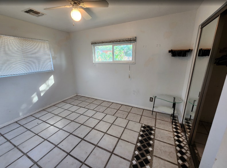 Building Photo - 3518 W Lynwood St