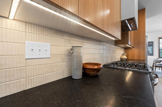 Building Photo - 537 E 19th St