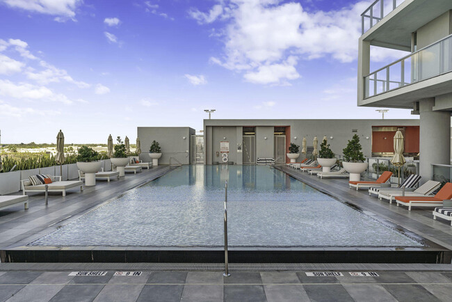 Building Photo - 2000 Metropica Wy