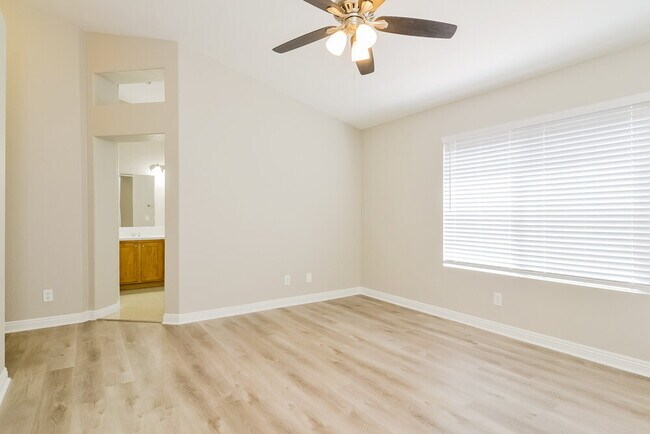 Building Photo - 312 Carole Little Ct