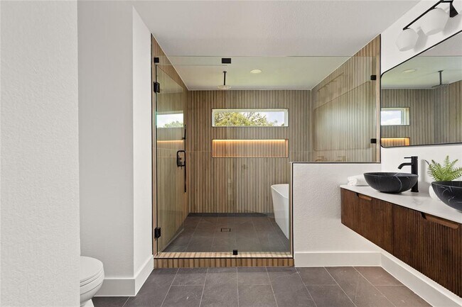 Building Photo - 8708 Cretys Cove