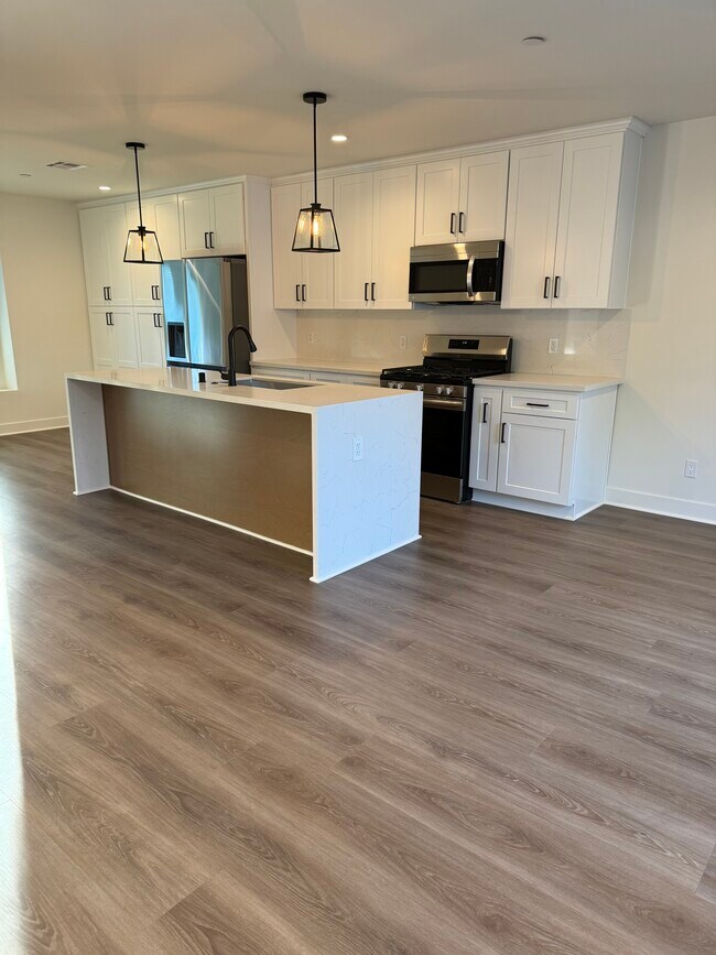 Building Photo - 10434 Baird Ave