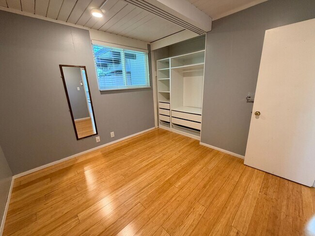 Building Photo - San Mateo 4Bed/2Ba Eichler Home with Putting Green, Vegetable Garden & Designer Finishes