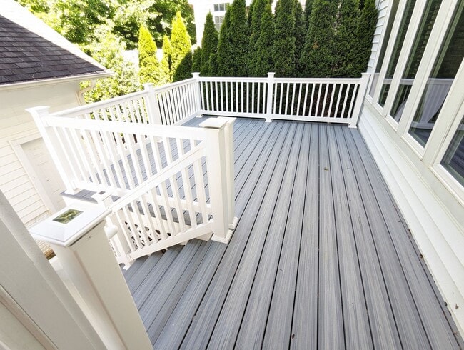 Building Photo - Impeccably maintained SFH in Clarksburg re...