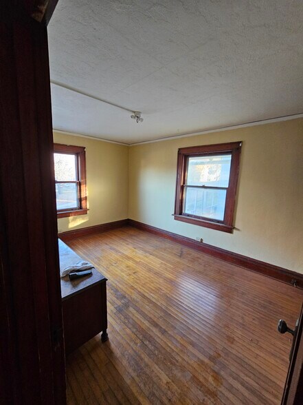 Building Photo - 1926 7th St